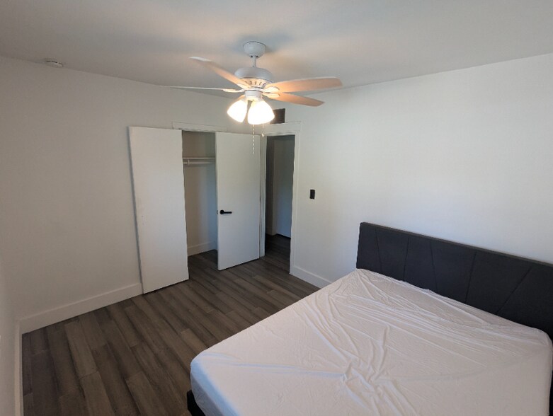 Building Photo - 19036 Plummer St