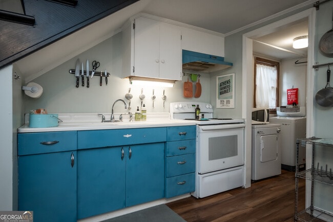 Building Photo - 290.5 Milledge Cir