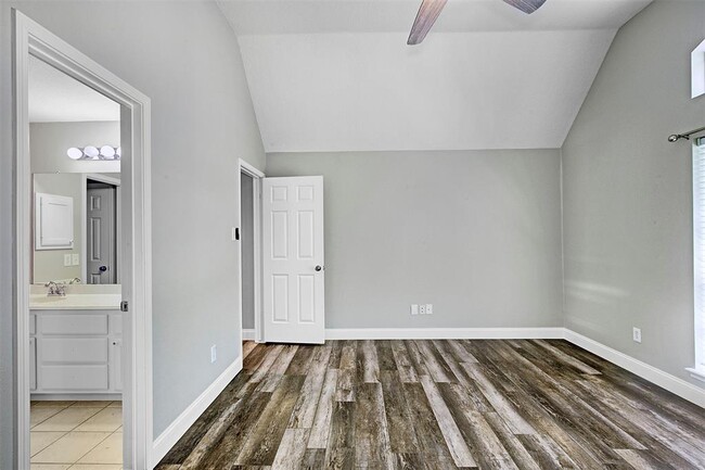 Building Photo - 66 N Thundercreek Pl