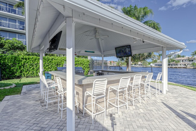 Building Photo - 6299 Bay Club Dr