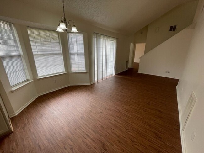 Building Photo - Beautiful 2 Story Updated Home in Grand Prairie
