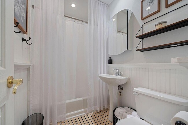 Building Photo - 302 NW 16th St