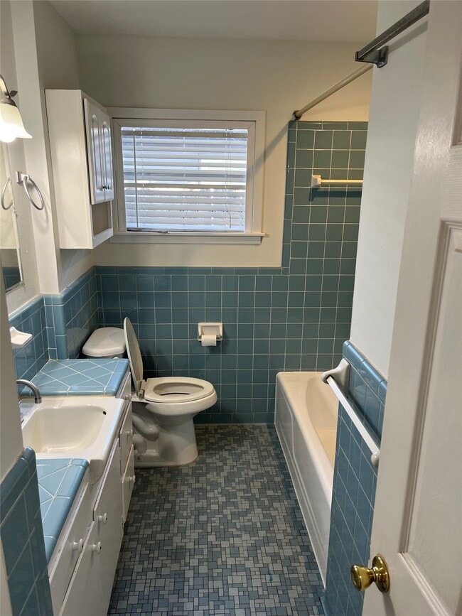 Building Photo - 313 Mackeral St