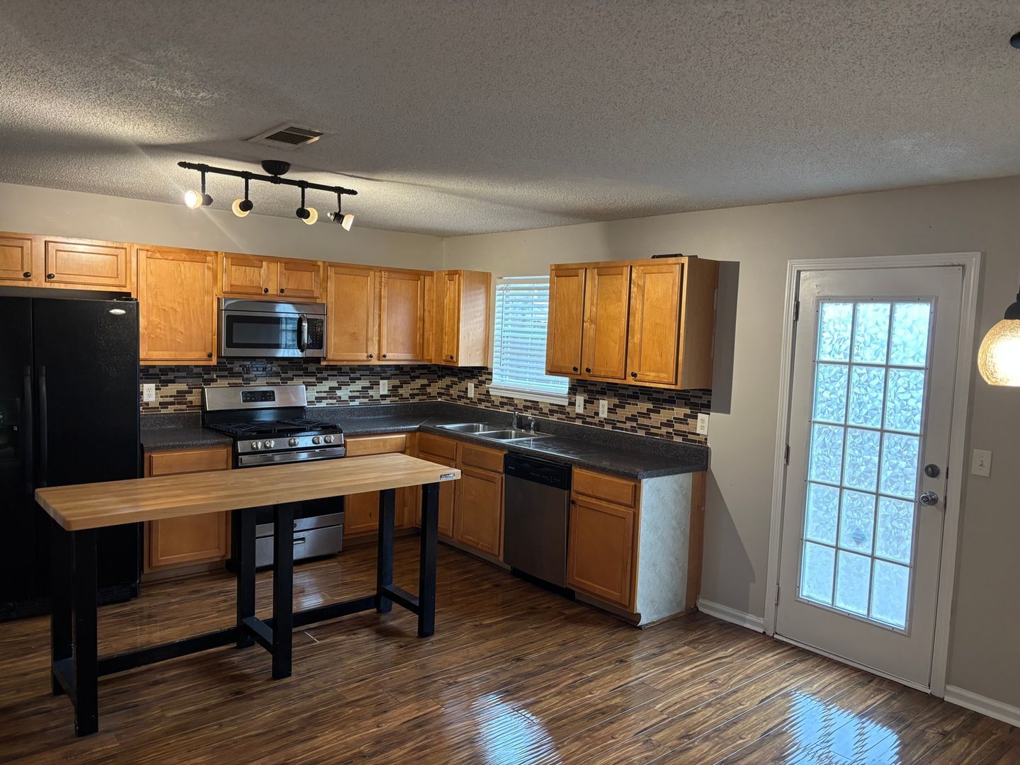 Building Photo - 1116 Setter Trce