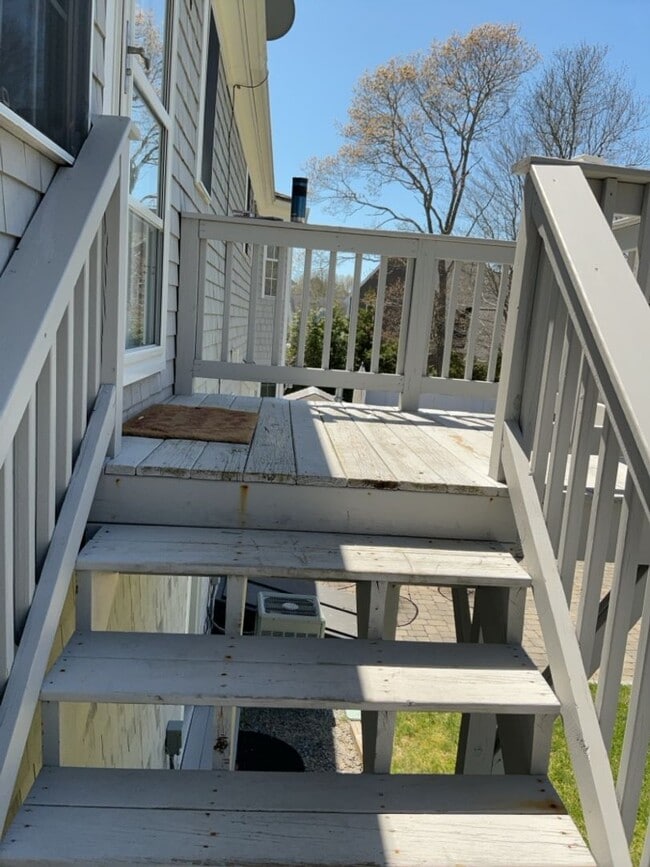 Building Photo - Large 2nd Floor Studio in Quiet Sandwich (Forestdale) Neighborhood