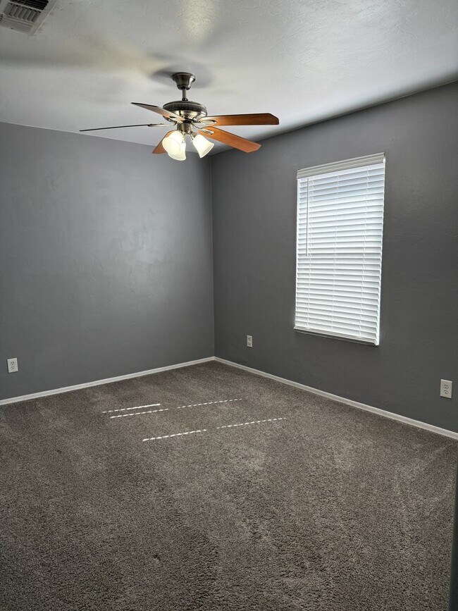 Building Photo - Beautiful 3-bed, 2-bath corner lot home in the desirable Riverhaven Community