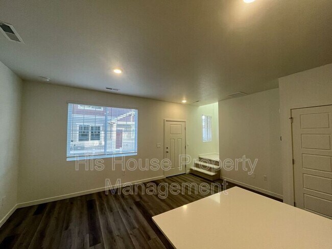 Building Photo - 291 Condor Wy