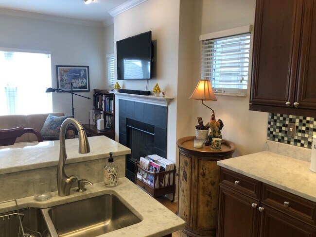 Kitchen/Family Room - 1604 W Edgewater Ave