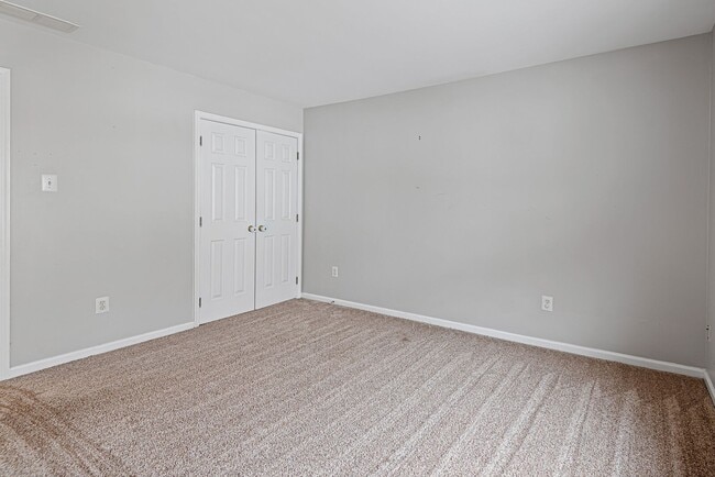 Building Photo - 133 Creekside Ct
