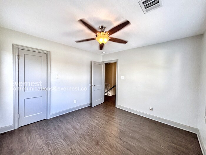 Building Photo - 3338 Blodgett St