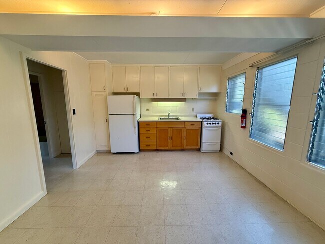 Building Photo - 717 Hauoli Street