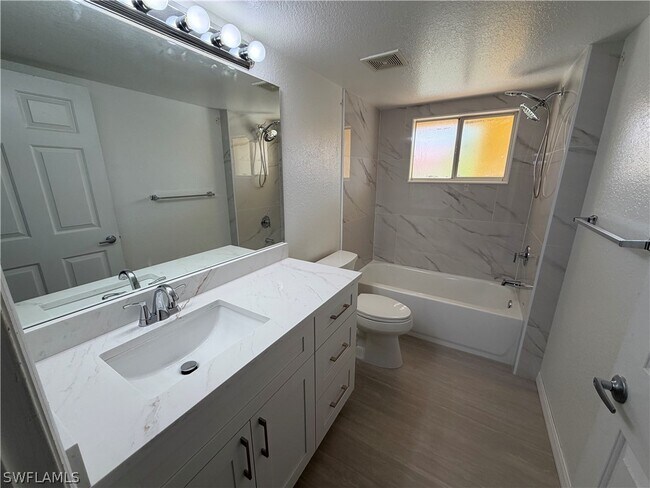 Building Photo - 8274 Key Royal Cir