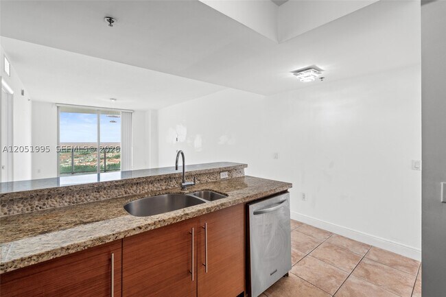 Building Photo - 2681 N Flamingo Rd