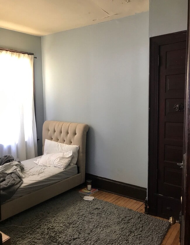 Building Photo - Downer upper house