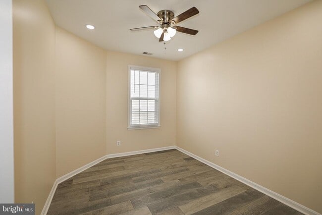 Building Photo - 42309 San Juan Terrace