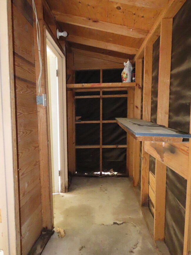 Building Photo - Charming 3 Bedroom, 2 Bath Home w/Den!