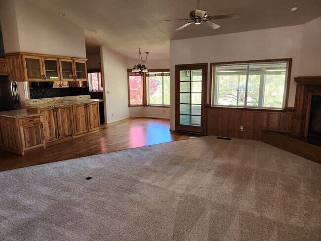 Building Photo - Available in JULY!  Large Single level Sin...