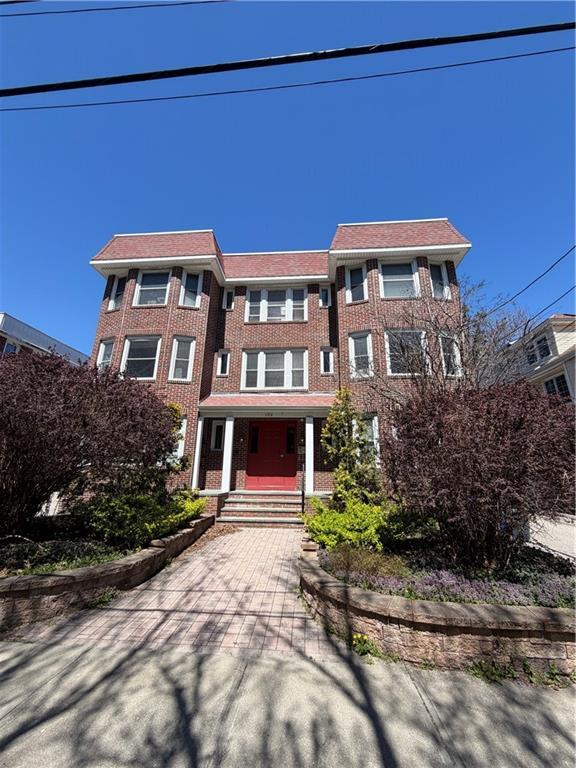 Building Photo - 132 Elton St