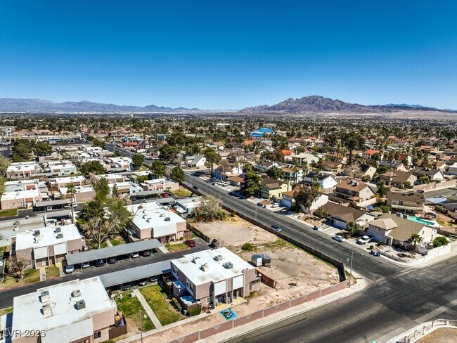 Building Photo - 3683 Villa Knolls E Dr