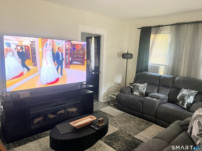 Building Photo - 233 Valley St