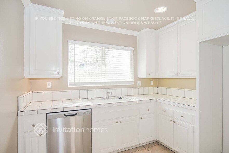 Building Photo - 1315 E Mission Rd