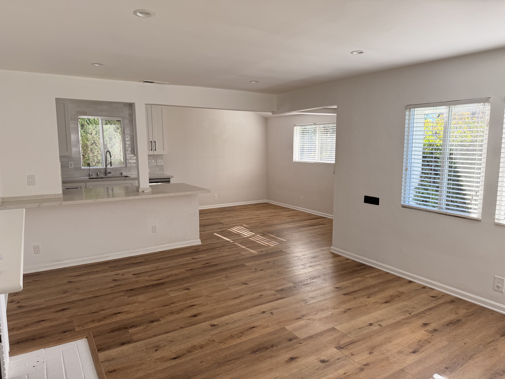 Building Photo - 5840 Allott Ave