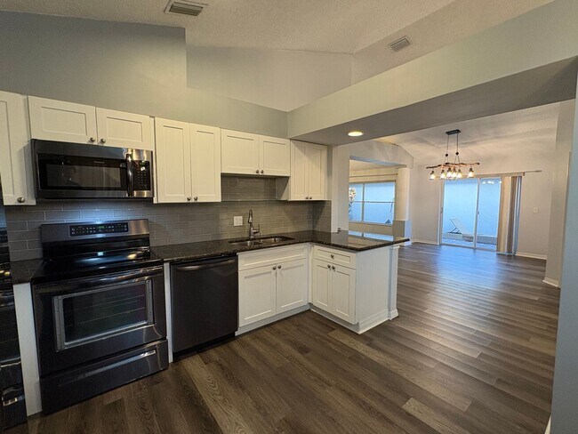 Building Photo - 3/2 with 2 car garage in great Vero Beach location!