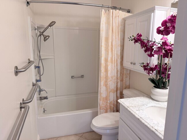 Building Photo - Coronado model with enclosed patio room in Leisure Village Camarillo