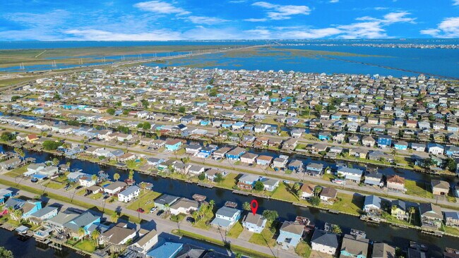 Building Photo - Waterfront Rental