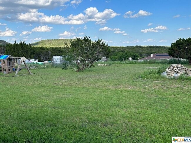 Building Photo - 502 Irish Ln