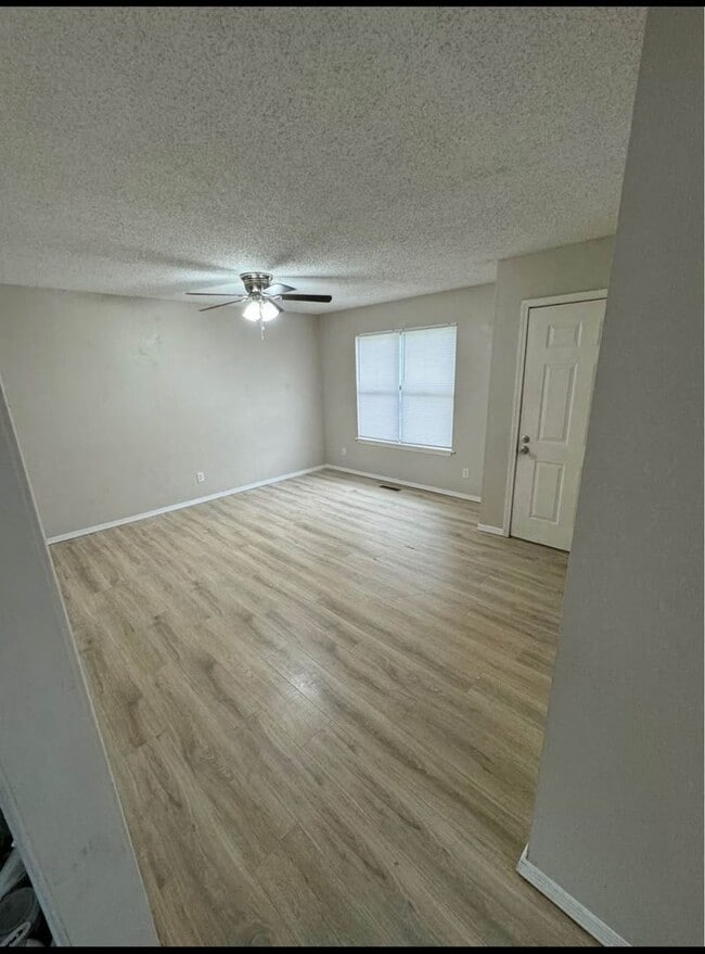 Building Photo - Move in Ready