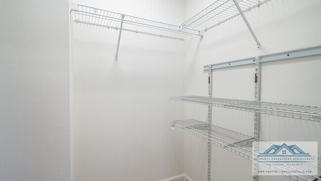 Building Photo - 102 Millbury Way