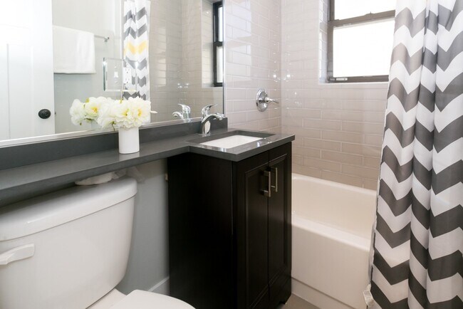 Building Photo - 2919 N Mildred Ave