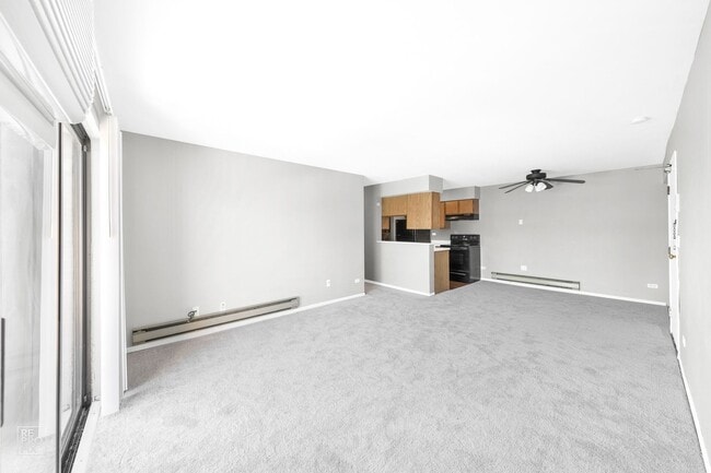 Building Photo - 2 Bedroom Condo in the Virginia Road Condominiums in Crystal Lake!