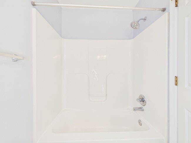 Building Photo - Gorgeous 3 Bedroom Single Family