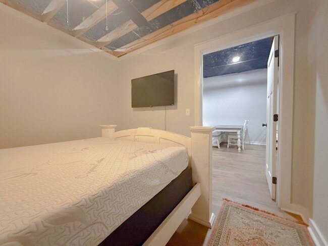 Building Photo - 209 S Church St