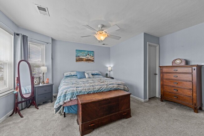Building Photo - 5845 Glen View Dr