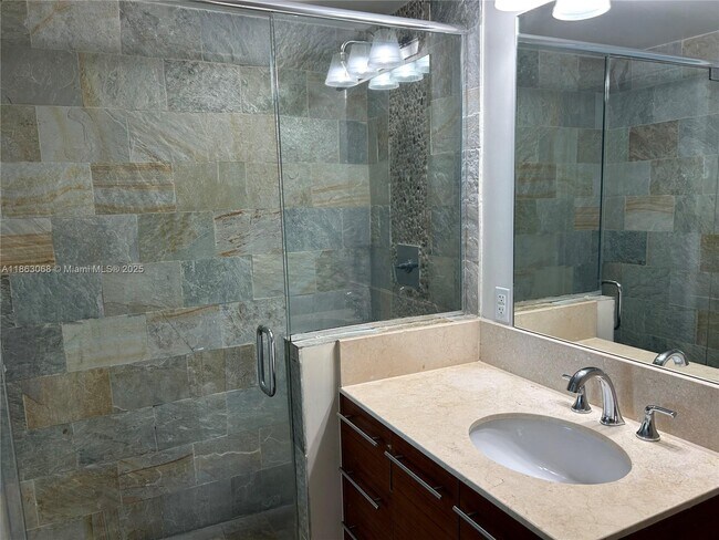 Building Photo - 2681 N Flamingo Rd