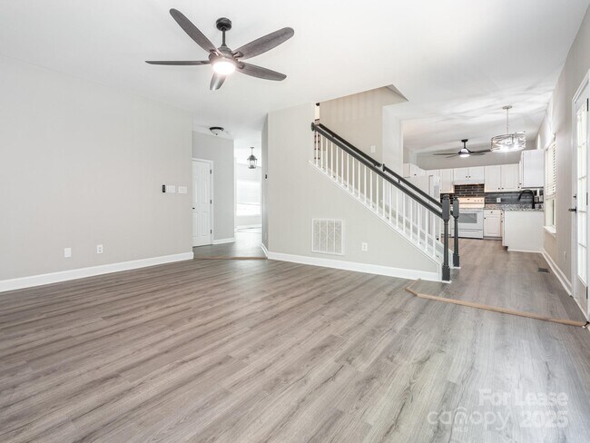 Building Photo - 6211 Rosebriar Ln