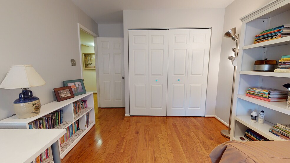 Building Photo - 1635 S Hayes St