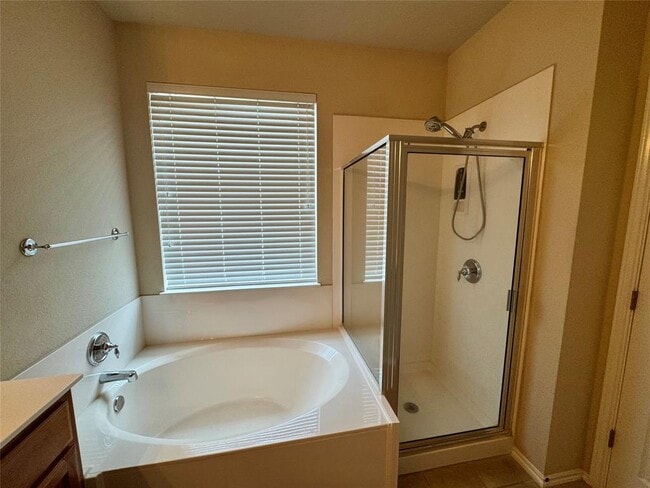 Building Photo - 106 Bowstring Bend