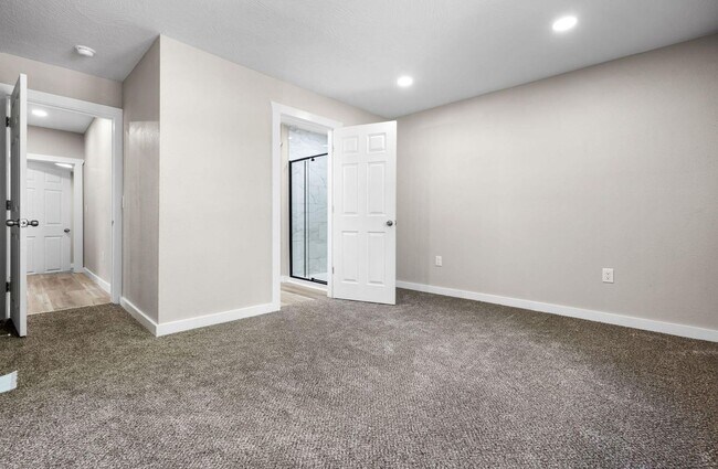 Building Photo - FIRST MONTHS RENT IS FREE! Beautiful remodeled home in Bolivar located near the square! 3 bedroom...