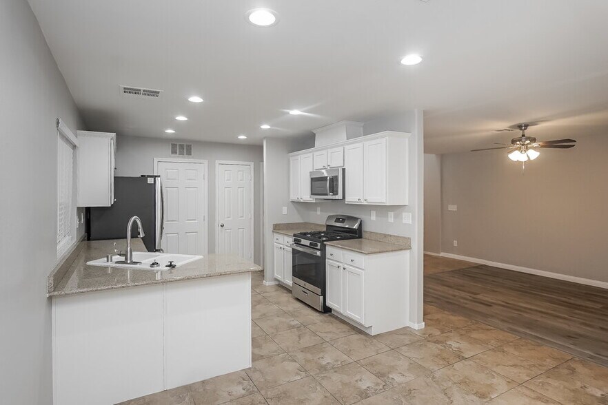 Building Photo - 8064 Torremolinos Ave