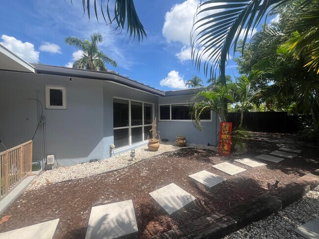 Building Photo - 2164 NE 27th Dr