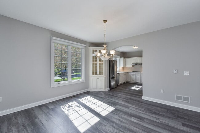 Building Photo - 410 Delnor Glen Dr