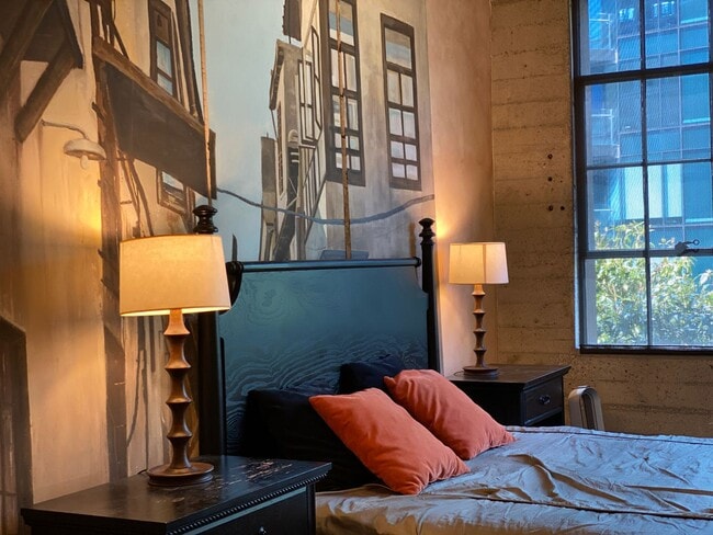 Building Photo - LUXURY TOP-FLOOR 2BR/2.5BA PENTHOUSE LOFT ...