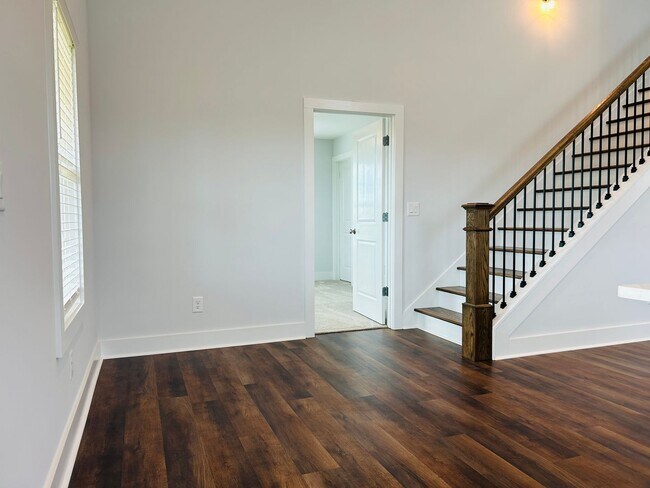 Building Photo - Stunning 4 bedroom 2.5 bath near Downtown Newnan! Must see!