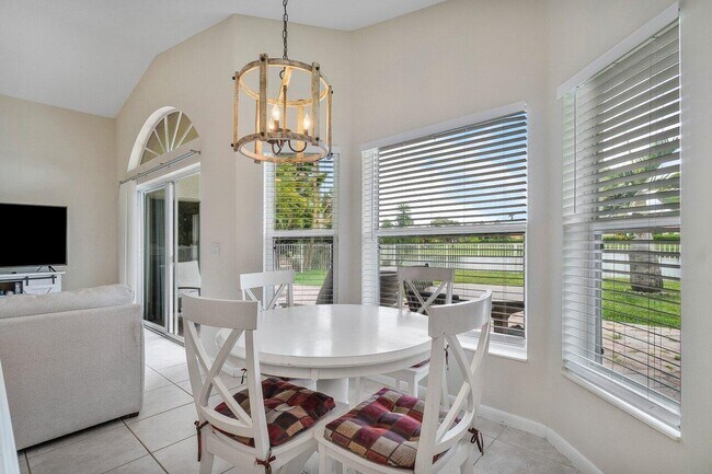 Building Photo - 2453 Country Golf Dr