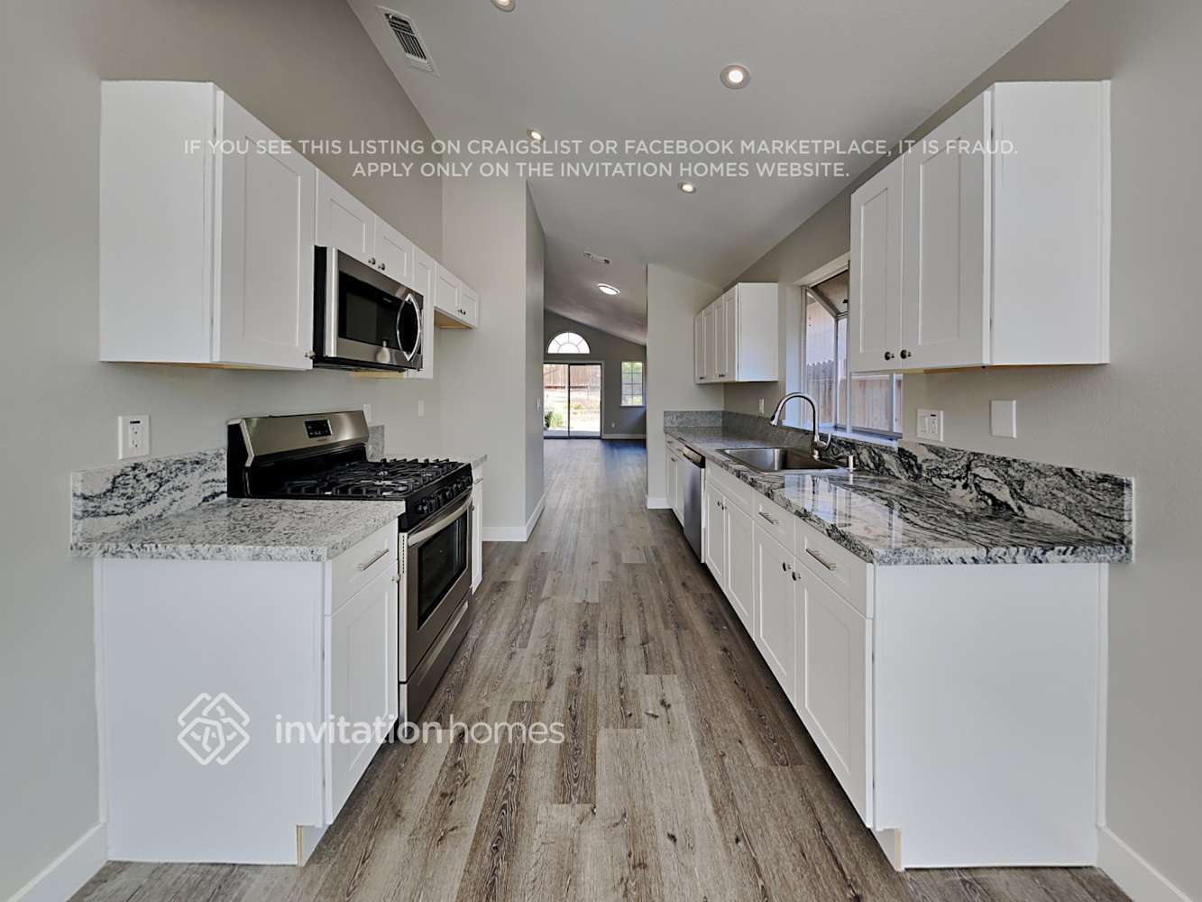 Building Photo - 8250 Lonely Hill Way