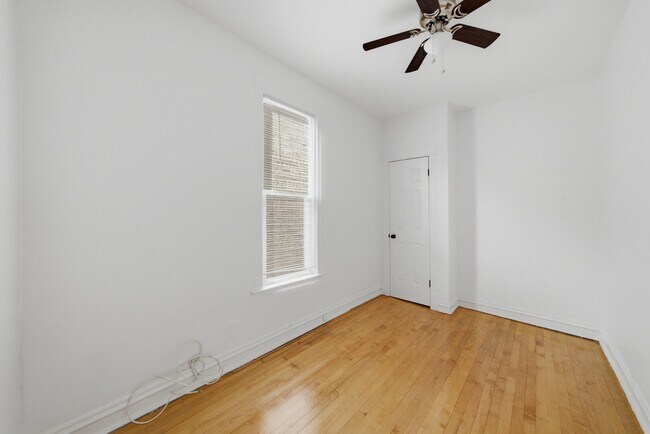 Building Photo - 852 N Christiana Ave
